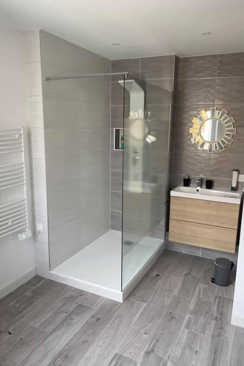 salel de douche moderne taupe & blanc