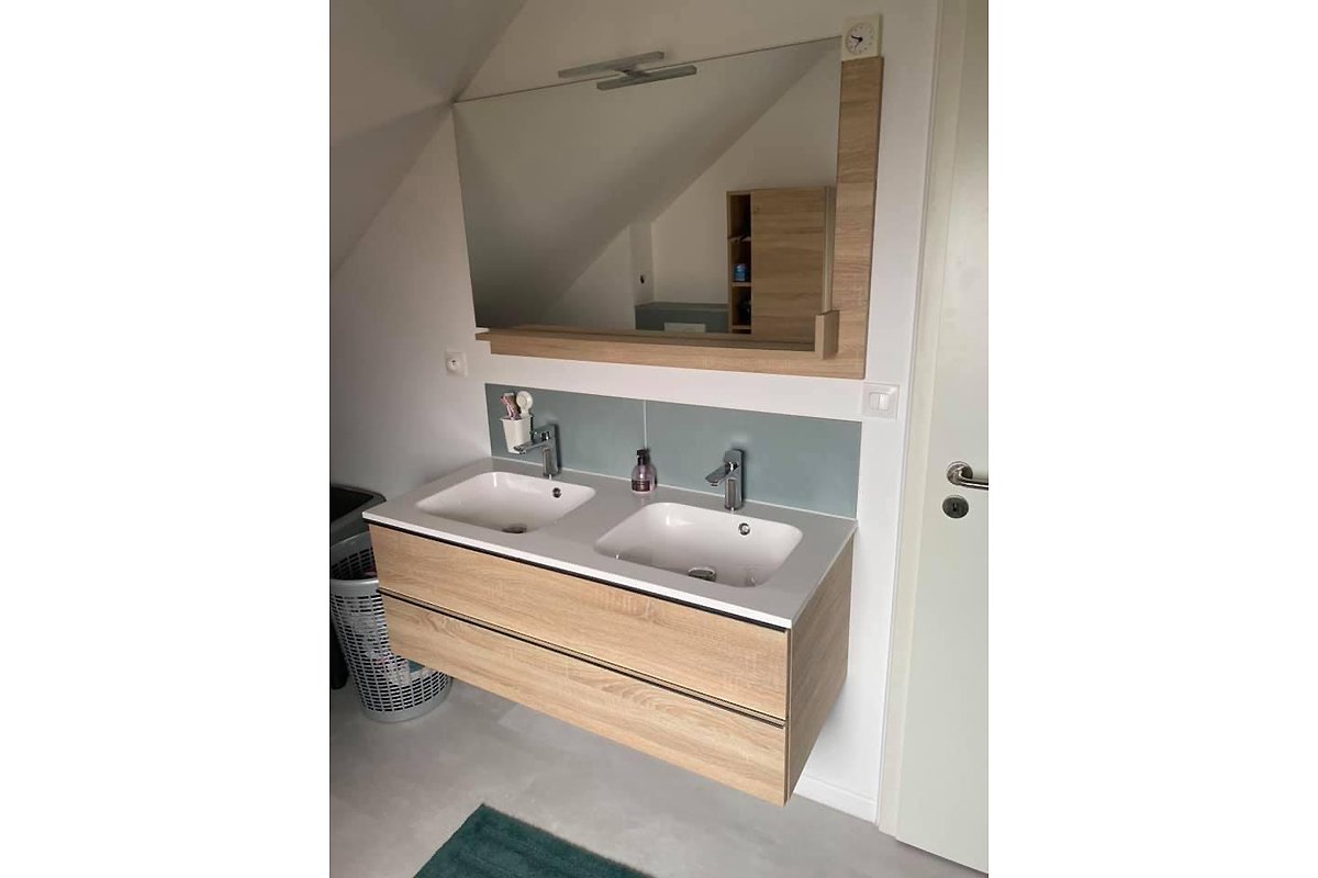 salle de douche agreable verte, bois - double vasque