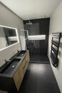 Salle de douche design noire