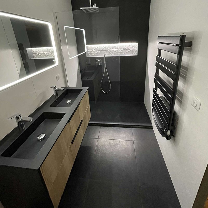 salle de douche design noir et blanc