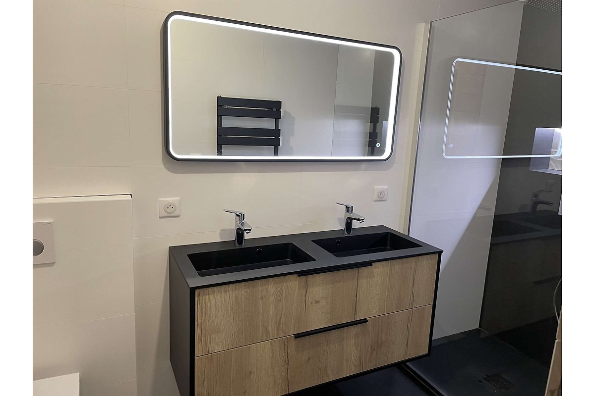 Salle de douche design noire - double vasque et miroir